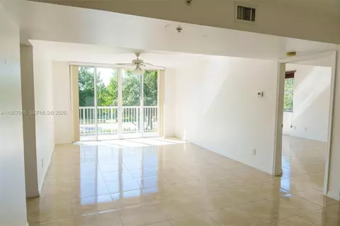 Living - 509 E Sheridan St #3083, Dania Beach, FL 33004 photo 2 of 9