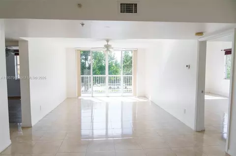 Living - 509 E Sheridan St #3083, Dania Beach, FL 33004 photo 8 of 9