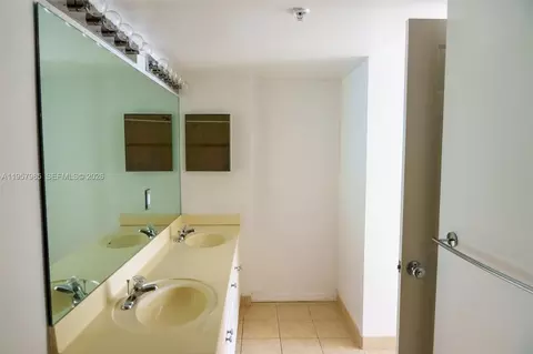Bath - 509 E Sheridan St #3083, Dania Beach, FL 33004 photo 3 of 5