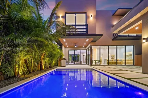 441 NW 44th St, Miami, FL 33127