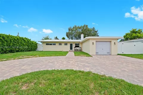 9620 Jamaica Dr, Cutler Bay, FL 33189