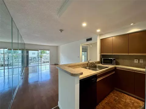 3545 NE 167th St #204, North Miami Beach, FL 33160