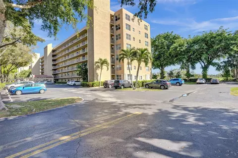 4570 NW 18th Ave #202, Pompano Beach, FL 33064