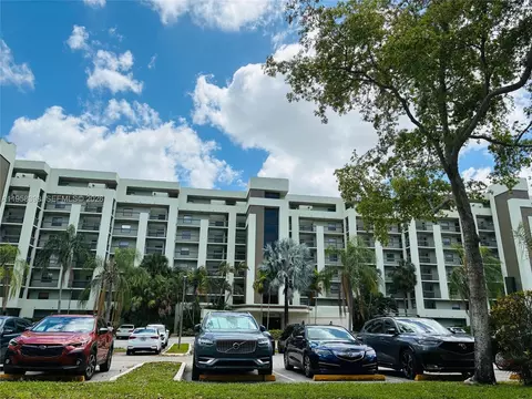 7050 NW 44th St #708, Lauderhill, FL 33319