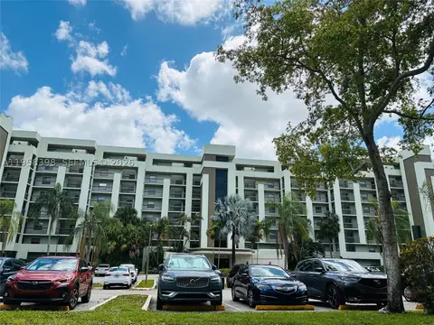7050 NW 44th St #708, Lauderhill, FL 33319
