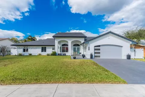 19411 NW 2nd St, Pembroke Pines, FL 33029