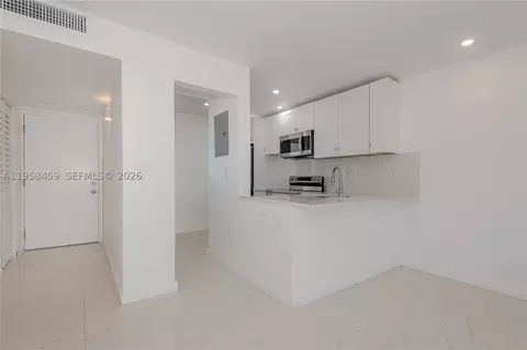 2851 Leonard Dr #J405, Aventura, FL 33160