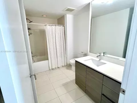Bath - 460 NE 28th St #2603, Miami, FL 33137 photo 1 of 4
