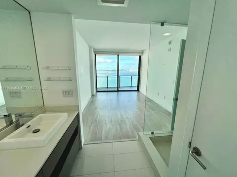 Bath - 460 NE 28th St #2603, Miami, FL 33137 photo 2 of 4