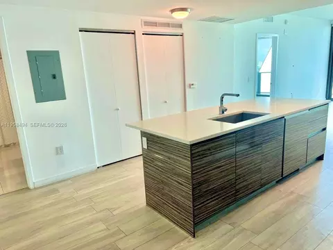 Kitchen - 460 NE 28th St #2603, Miami, FL 33137 photo 4 of 5