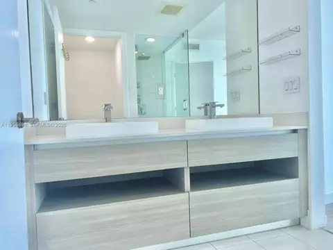 Bath - 460 NE 28th St #2603, Miami, FL 33137 photo 4 of 4