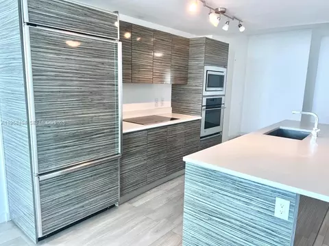 Kitchen - 460 NE 28th St #2603, Miami, FL 33137 photo 2 of 5
