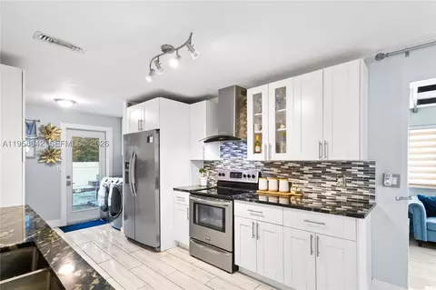 821 N 73rd Ter, Hollywood, FL 33024