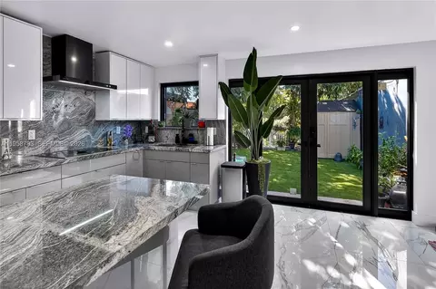 Kitchen - 1594 W 73rd St, Hialeah, FL 33014 photo 4 of 7