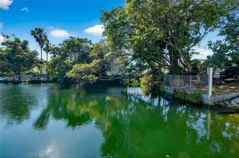 View/Area - 1594 W 73rd St, Hialeah, FL 33014 photo 2 of 4