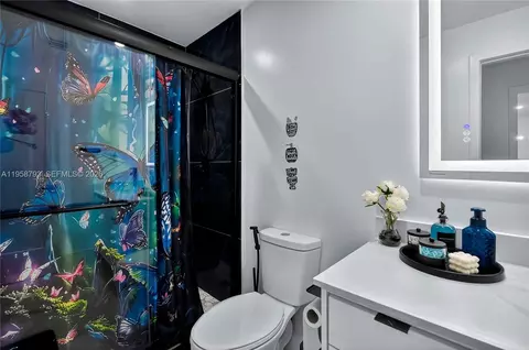 Bath - 1594 W 73rd St, Hialeah, FL 33014 photo 2 of 4