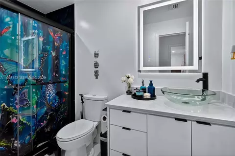 Bath - 1594 W 73rd St, Hialeah, FL 33014 photo 1 of 4