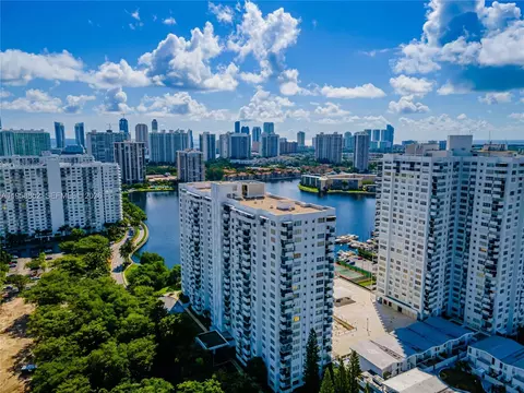 2780 NE 183rd St #1606, Aventura, FL 33160