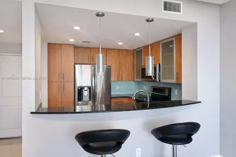7900 Harbor Island Dr #622, North Bay Village, FL 33141