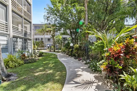 4850 NW 29th Ct #423, Lauderdale Lakes, FL 33313