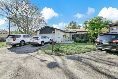 13416 SW 108th St Cir N, Miami, FL 33186