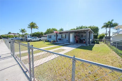 1560 NE 11th St, Homestead, FL 33033