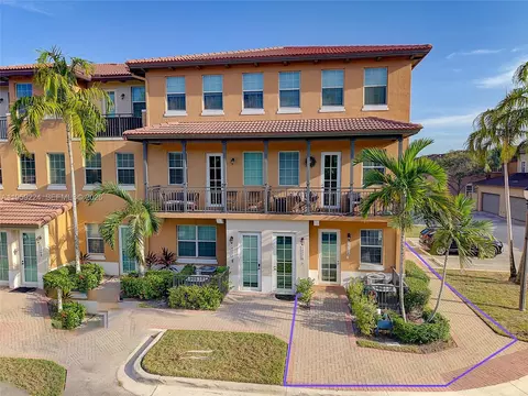 14774 SW 10th St #10502, Pembroke Pines, FL 33027