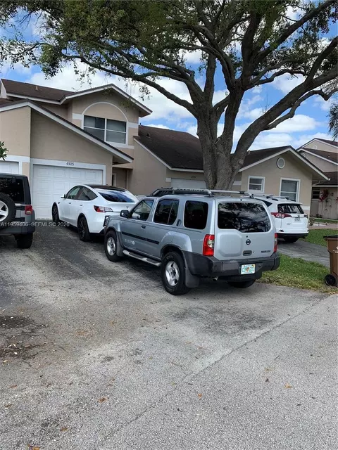 4925 W Lakes Dr, Deerfield Beach, FL 33442