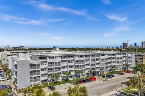 329 SE 3rd St #403T, Hallandale Beach, FL 33009