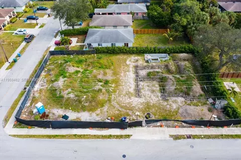 3210 NE 3rd Ave, Oakland Park, FL 33334