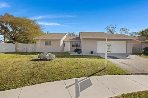 1745 N Goldeneye Ln, Homestead, FL 33035