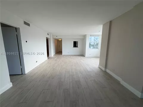 3660 NE 166th St Apt 301 40 Deeded Dock #301 +40' DEEDED DOCK, North Miami Beach, FL 33160