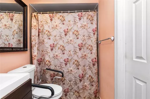 Bath - Undisclosed, Hialeah, FL 33015 photo 2 of 4