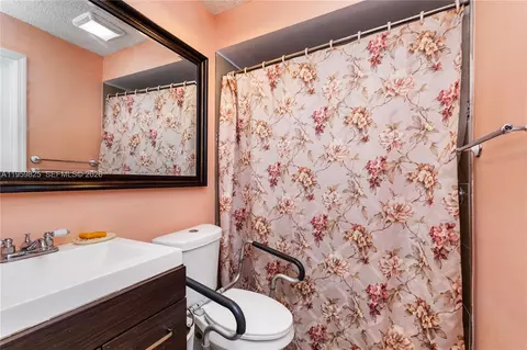 Bath - Undisclosed, Hialeah, FL 33015 photo 1 of 4