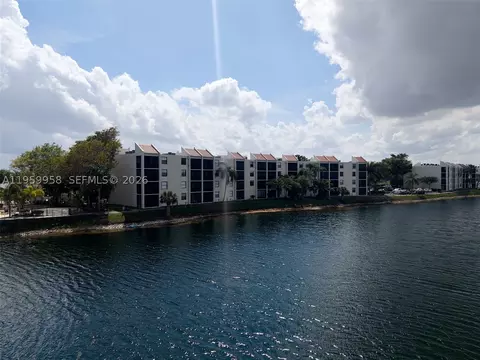 116 Lake Emerald Dr #408, Oakland Park, FL 33309