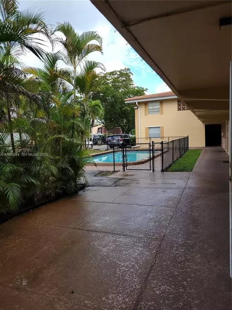 8704 NW 35th St #105, Coral Springs, FL 33065