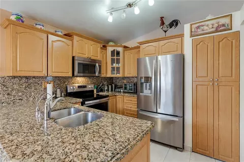 20103 NW 57th Pl, Hialeah, FL 33015 photo 11