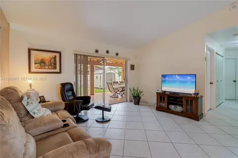 20103 NW 57th Pl, Hialeah, FL 33015 photo 5
