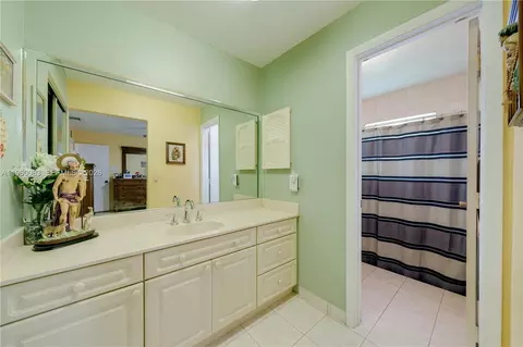 20103 NW 57th Pl, Hialeah, FL 33015 photo 9