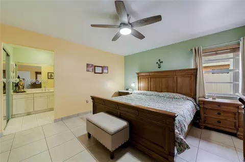 20103 NW 57th Pl, Hialeah, FL 33015 photo 7