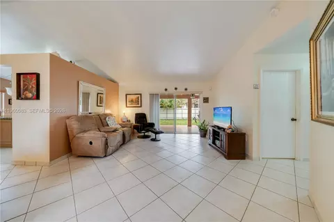 20103 NW 57th Pl, Hialeah, FL 33015 photo 4