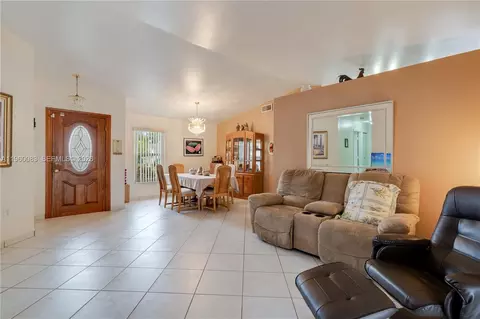 20103 NW 57th Pl, Hialeah, FL 33015 photo 6