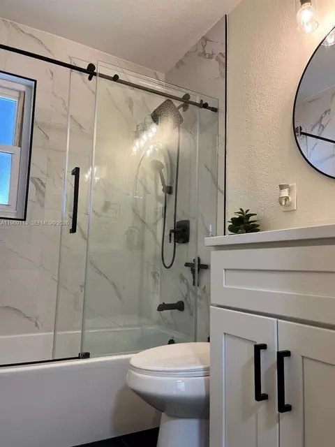 Bath - 2253 Dordon Dr, Melbourne, FL 32935 photo 2 of 4