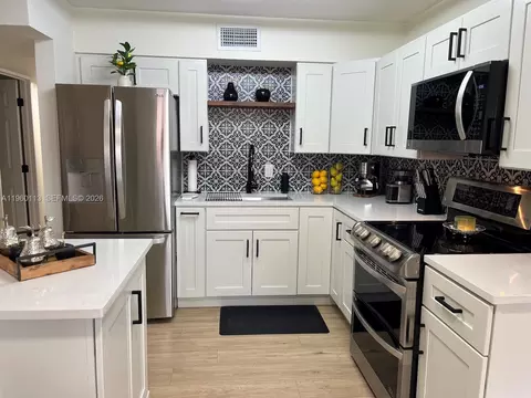 Kitchen - 2253 Dordon Dr, Melbourne, FL 32935 photo 2 of 4