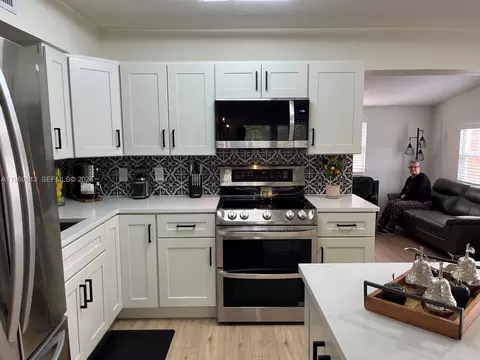 Kitchen - 2253 Dordon Dr, Melbourne, FL 32935 photo 3 of 4