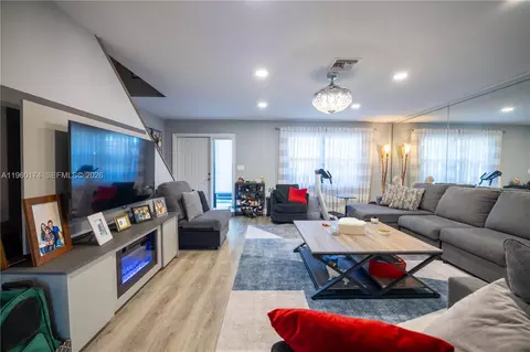 898 NW 47th St, Pompano Beach, FL 33064
