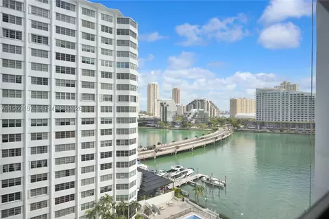 905 Brickell Bay Dr #1121, Miami, FL 33131