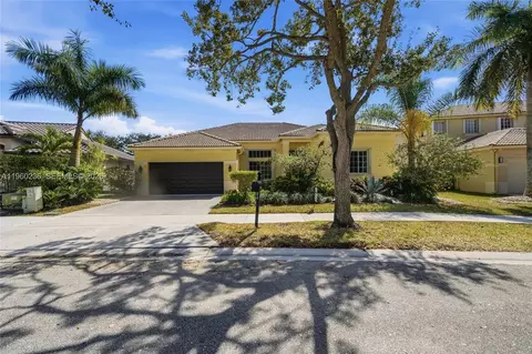 833 Crestview Cir, Weston, FL 33327