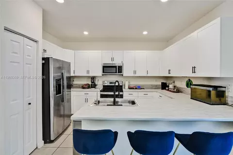 11135 W 32nd Ln, Hialeah, FL 33018