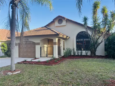 4176 NW 5th Dr, Deerfield Beach, FL 33442
